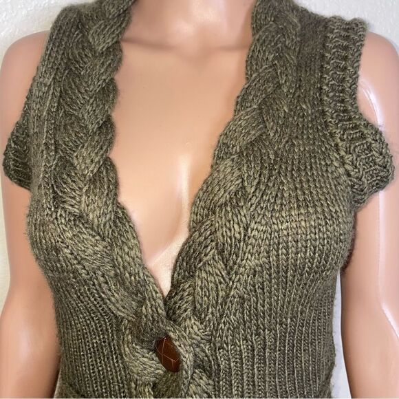 BCBG Maxaria olive green sleeveless heavy woven 3 button up cardigan SZ XS - Picture 8 of 11